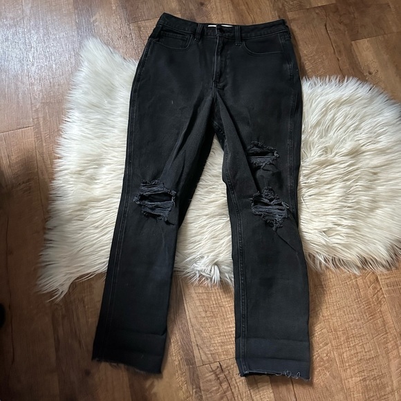 HOLLISTER Curvy Ultra High Rise Black Distressed  Mom Jeans - Picture 3 of 6